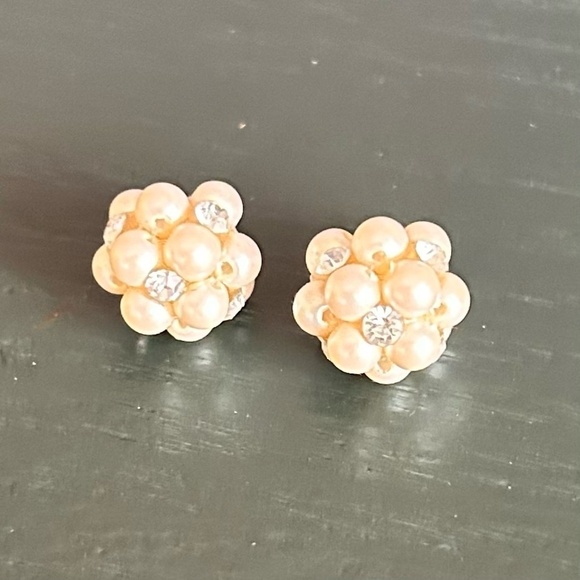 Jewelry - Faux Pearl & Crystal Post Earrings